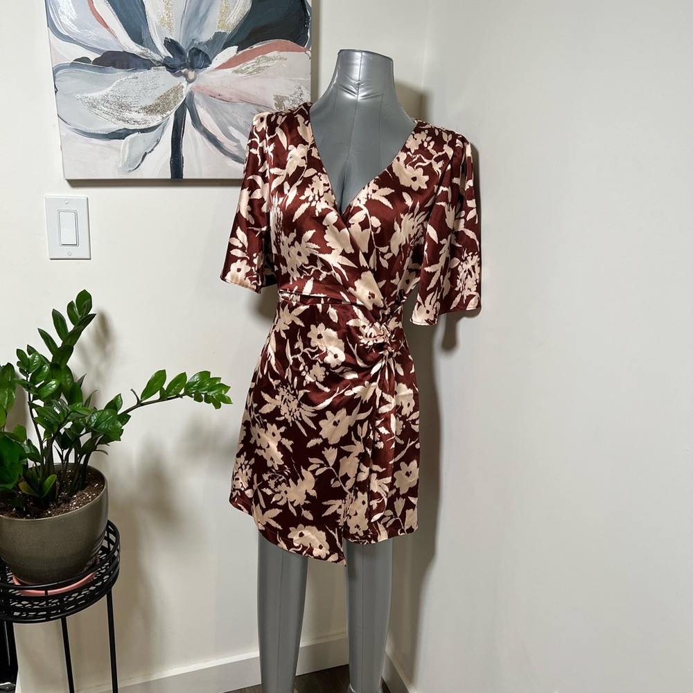 Elegant Floral V-Neck Dress in Brown and Cream